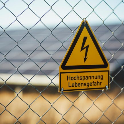 Tablice ostrzegawcze energetyczne – niezbędne dla bezpieczeństwa i zgodności